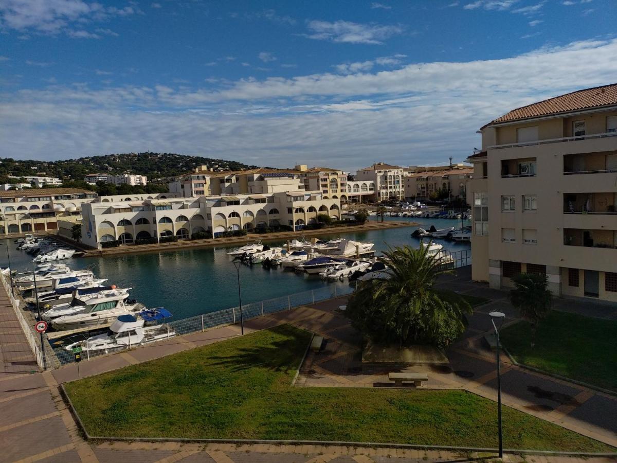 Mer, Bateau Sète Esterno foto